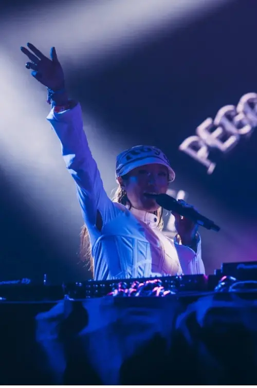 Постер до фільму "Peggy Gou: Glastonbury 2024"