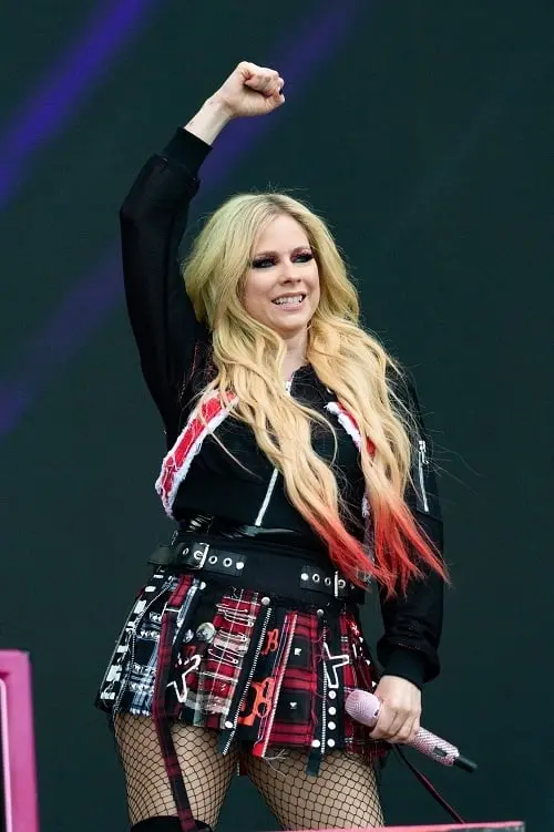 Постер до фільму "Avril Lavigne: Glastonbury 2024"