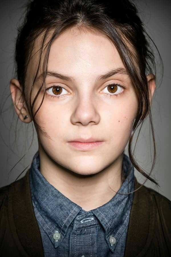 Фото Дафна Кін (Dafne Keen)