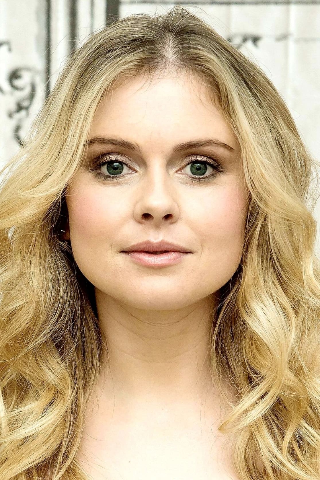 Фото Роуз МакАйвер (Rose McIver)