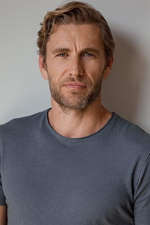 Фото  (Brett Tucker)