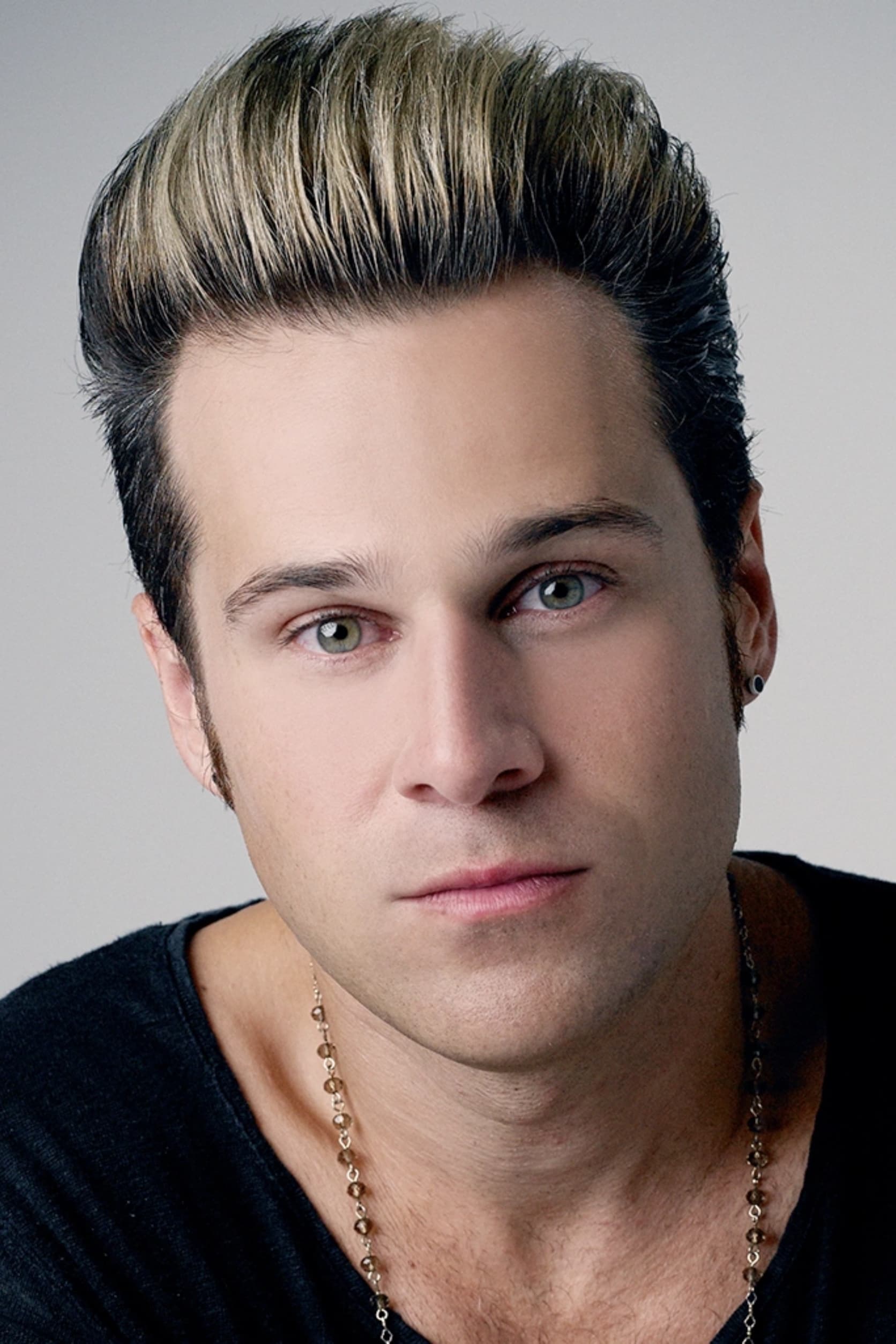 Фото  (Ryan Cabrera)