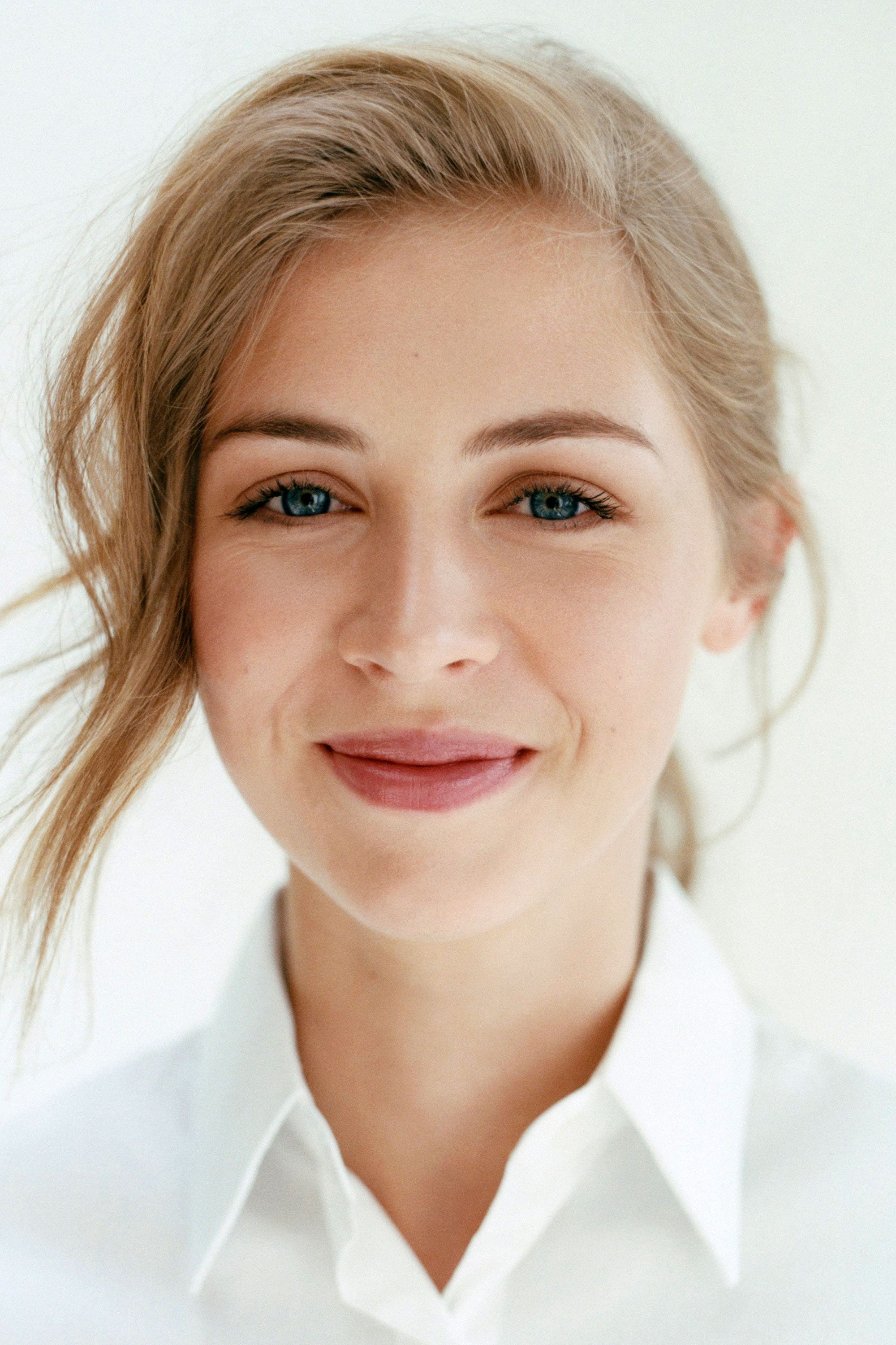 Фото Герміона Корфілд (Hermione Corfield)