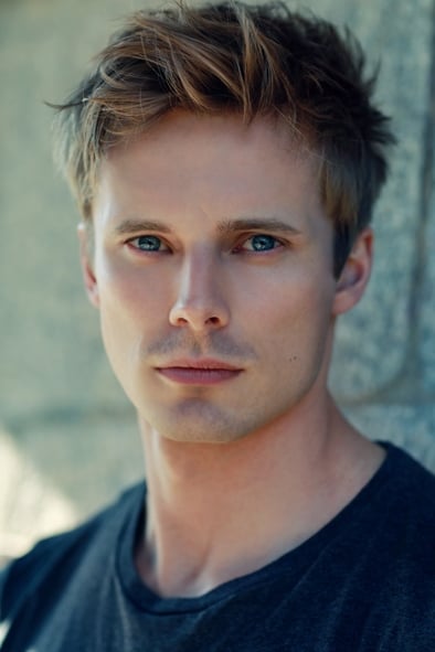 Фото Бредлі Джеймс (Bradley James)