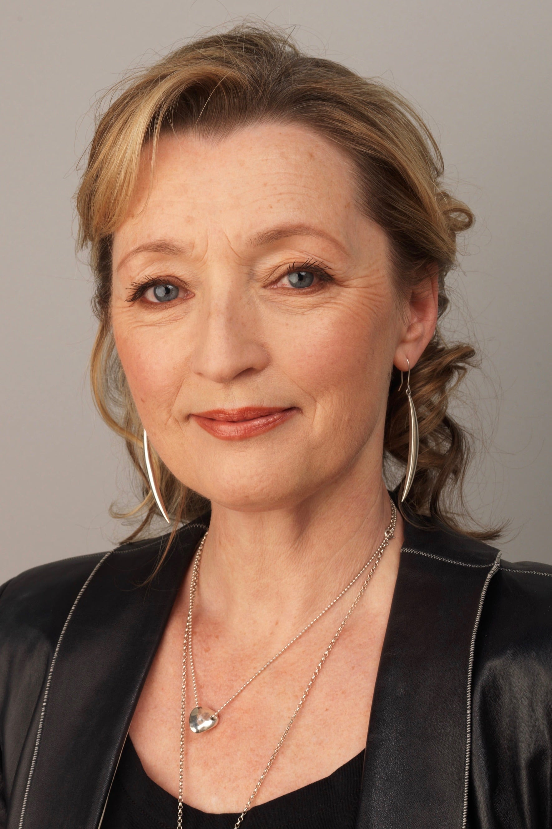 Фото Леслі Менвіль (Lesley Manville)