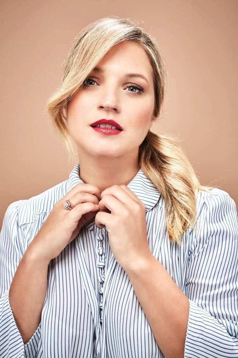 Фото  (Vanessa Ray)