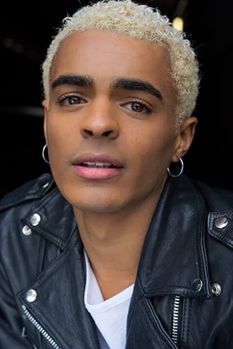 Фото  (Layton Williams)