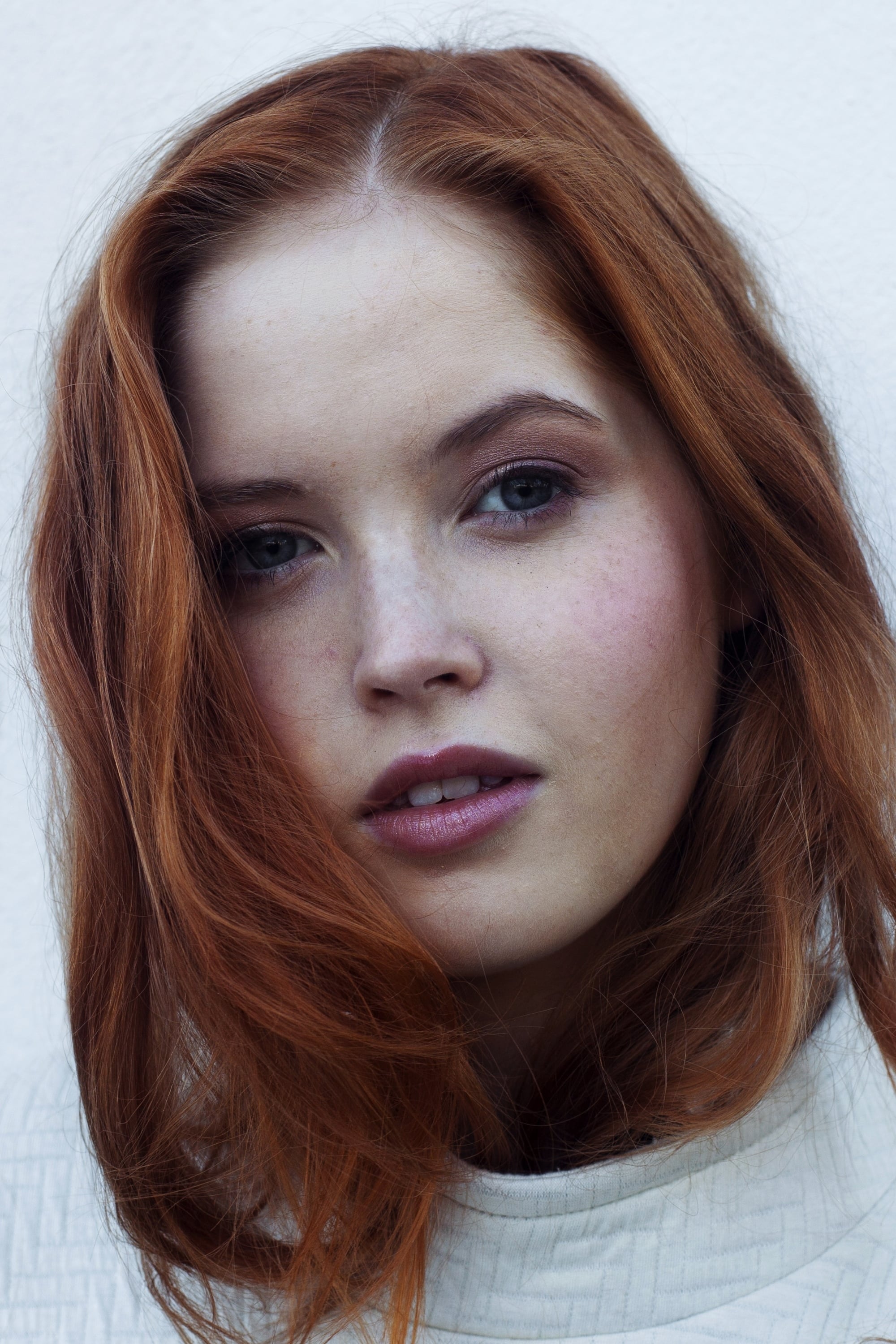 Фото Еллі Бамбер (Ellie Bamber)