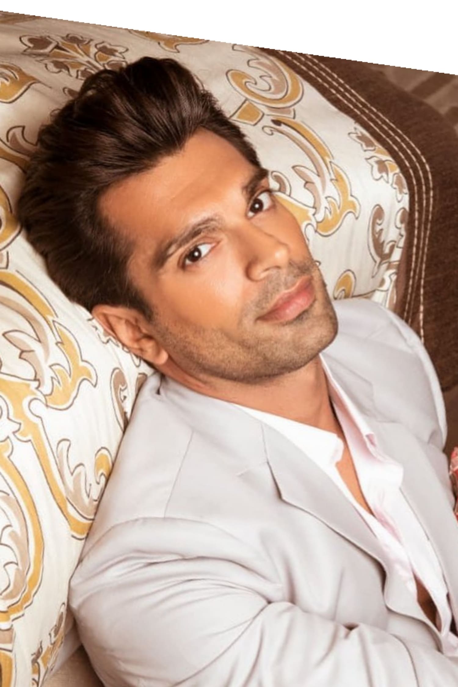 Фото  (Karan Singh Grover)