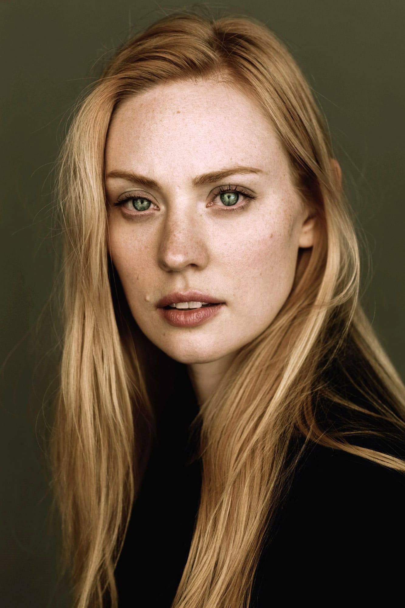 Фото Дебора Енн Волл (Deborah Ann Woll)