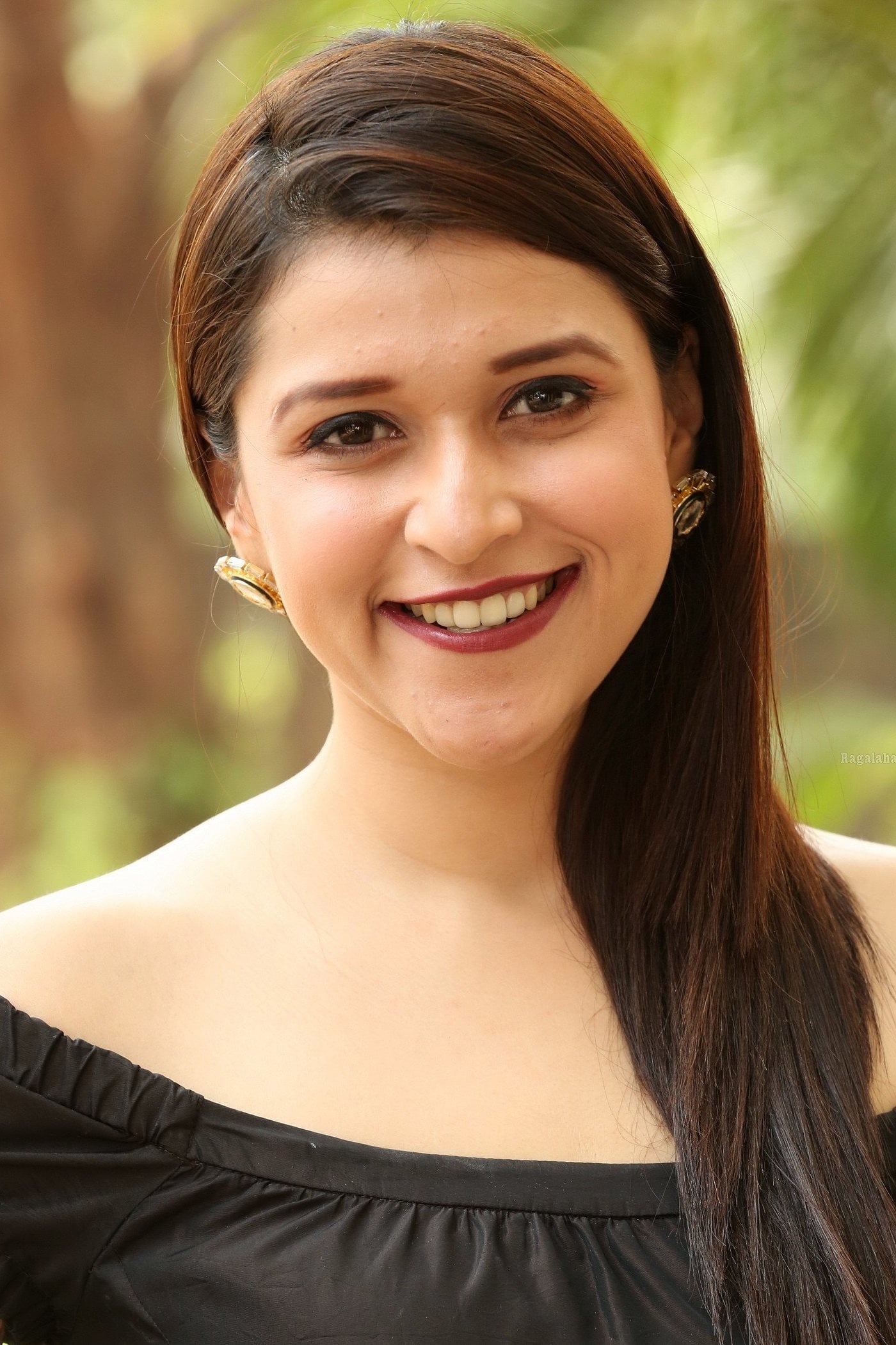 Фото  (Mannara Chopra)