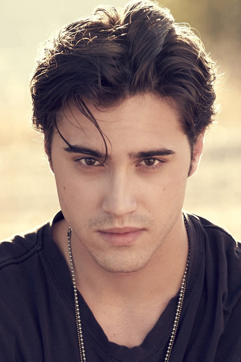 Фото  (Ryan McCartan)