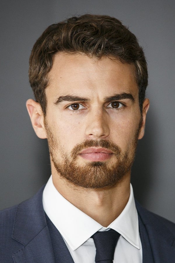 Фото  (Theo James)