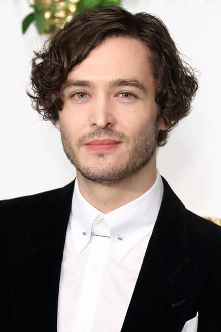 Фото  (Alexander Vlahos)