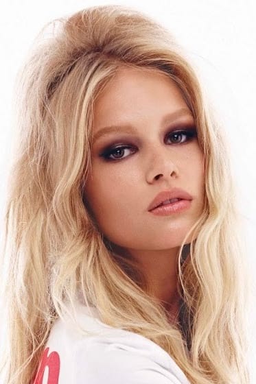 Фото  (Anna Ewers)