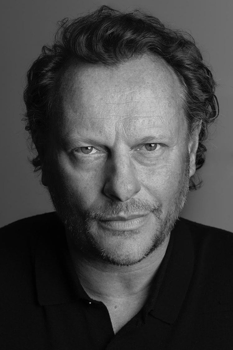 Фото  (Neil Stuke)