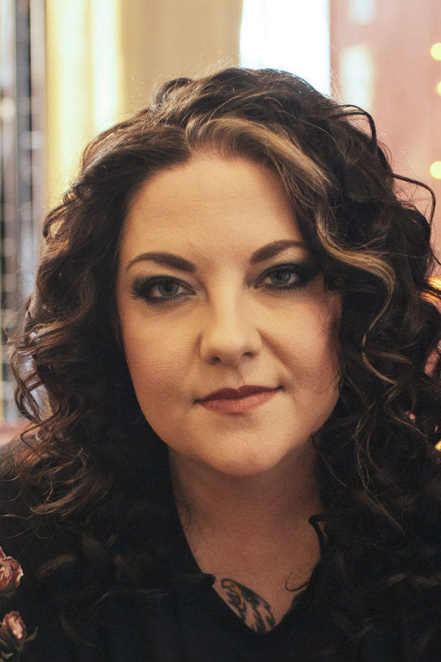 Фото  (Ashley McBryde)