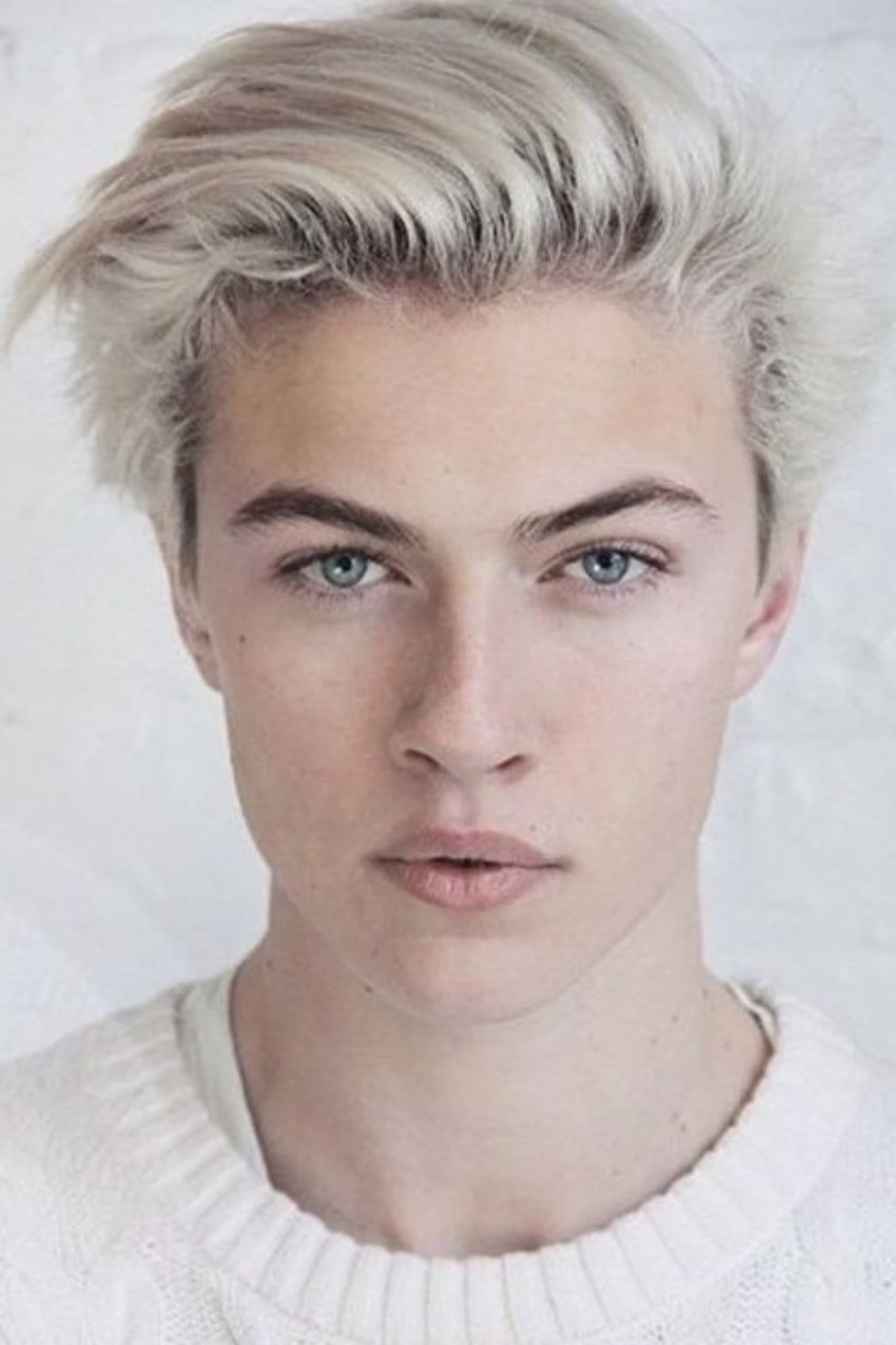 Фото  (Lucky Blue Smith)