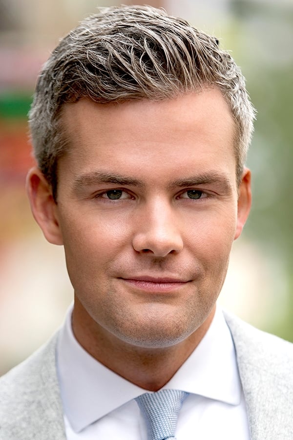 Фото  (Ryan Serhant)