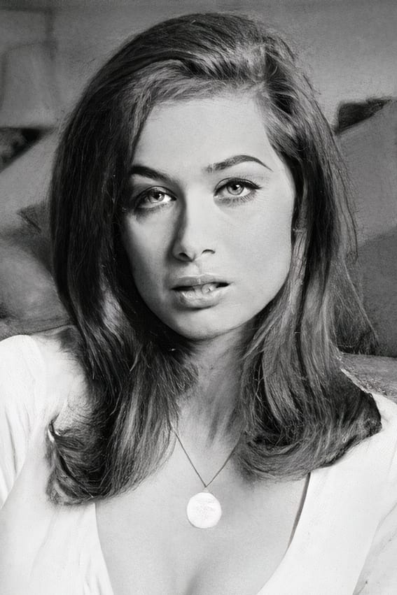 Фото Валері Леон (Valerie Leon)