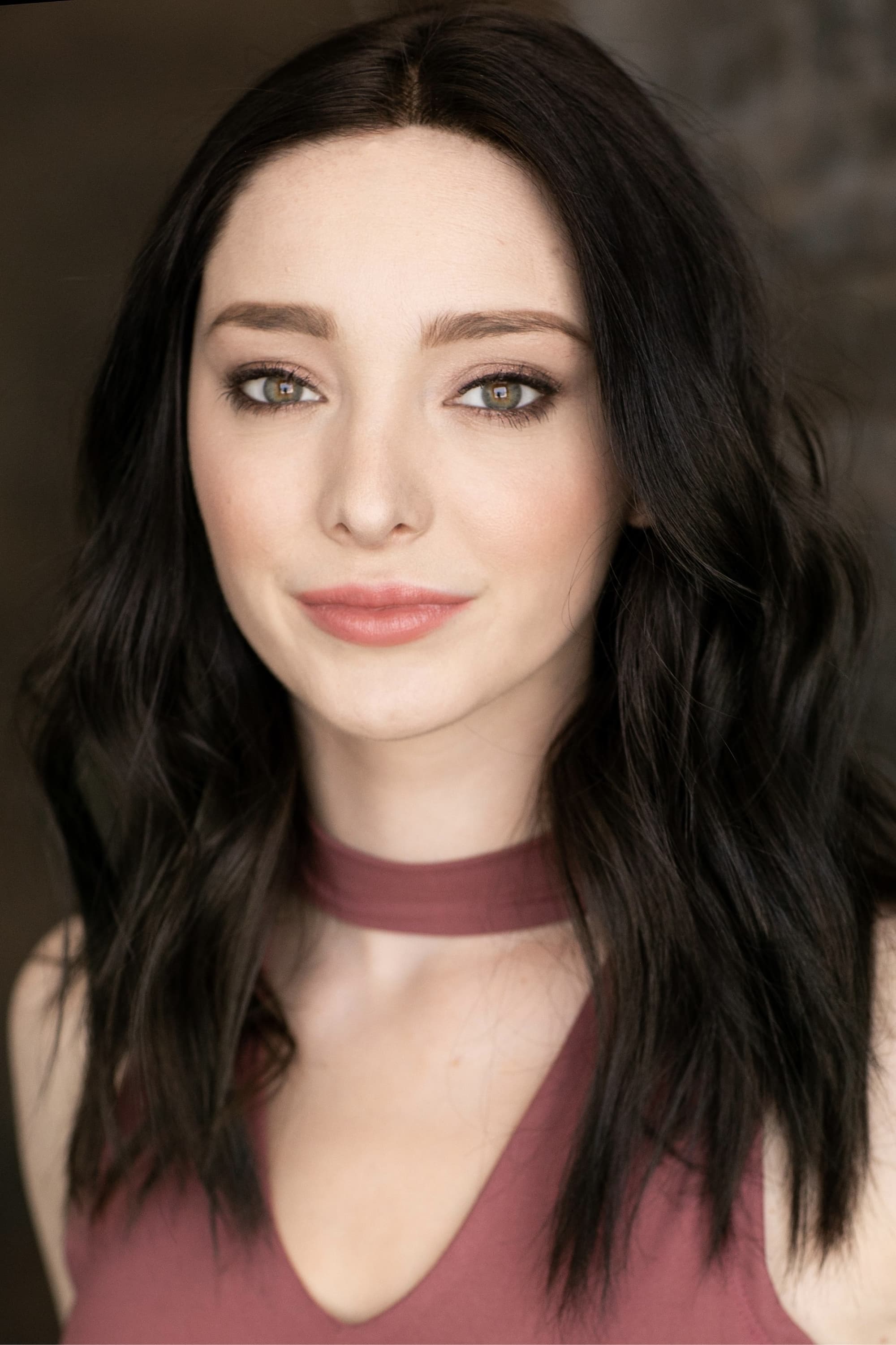 Фото Емма Дюмон (Emma Dumont)