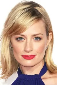 Фото  (Beth Behrs)