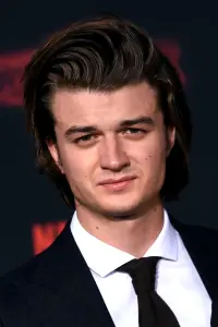 Фото Джо Кірі (Joe Keery)