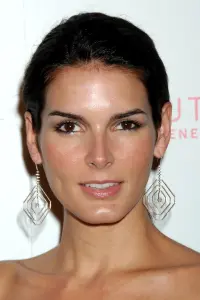 Фото Енджі Хармон (Angie Harmon)