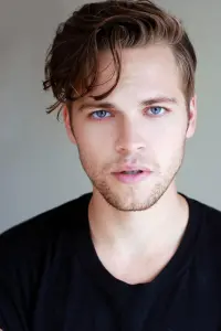 Фото Олександр Калверт (Alexander Calvert)