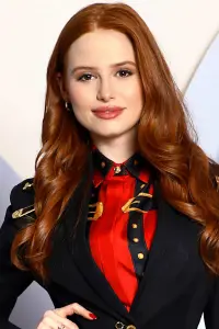 Фото Мадлен Петш (Madelaine Petsch)