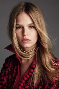 Фото  (Anna Ewers)