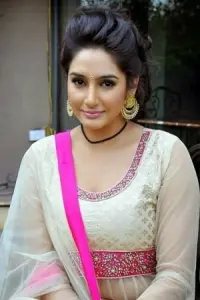 Фото  (Ragini Dwivedi)