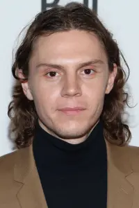 Фото Еван Пітерс (Evan Peters)