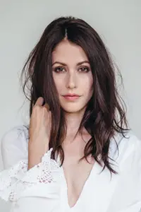 Фото Аманда Крю (Amanda Crew)