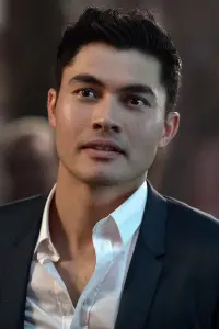 Фото Генрі Голдінг (Henry Golding)