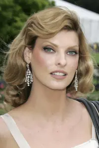 Фото  (Linda Evangelista)