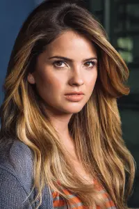 Фото Шеллі Хенніг (Shelley Hennig)