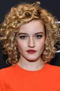 Фото Джулія Гарнер (Julia Garner)