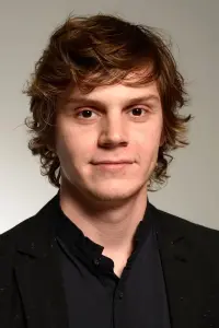 Фото Еван Пітерс (Evan Peters)