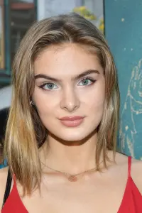 Фото Брайтон Шарбіно (Brighton Sharbino)