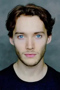 Фото Тобі Регбо (Toby Regbo)