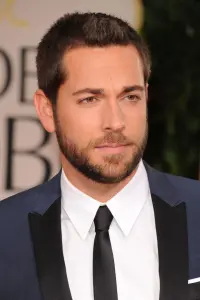 Фото Захарі Леві (Zachary Levi)