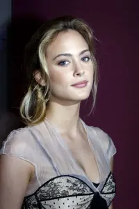 Фото Нора Арнезедер (Nora Arnezeder)