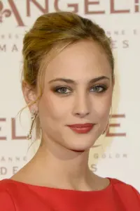 Фото Нора Арнезедер (Nora Arnezeder)