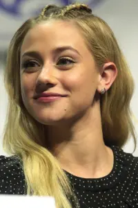 Фото Лілі Рейнхарт (Lili Reinhart)