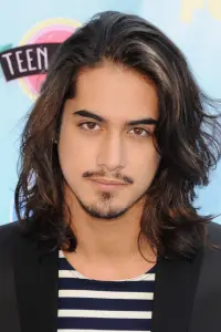 Фото Аван Джогіа (Avan Jogia)