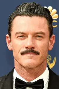 Фото Люк Еванс (Luke Evans)