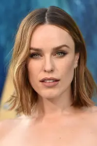 Фото Джессіка Макнамі (Jessica McNamee)