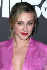 Фото Лілі Рейнхарт (Lili Reinhart)