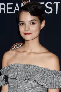 Фото Бріанна Хільдебранд (Brianna Hildebrand)